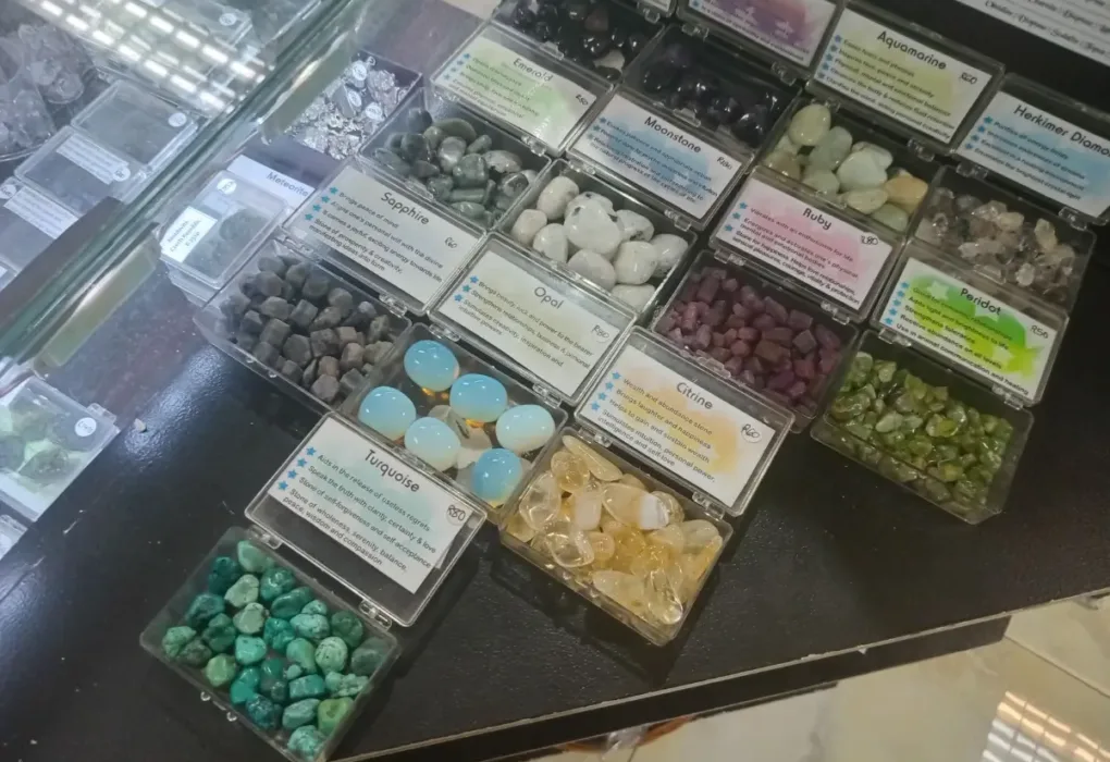 Hoodoo reconciliation spells for a lover ritual setup with crystals