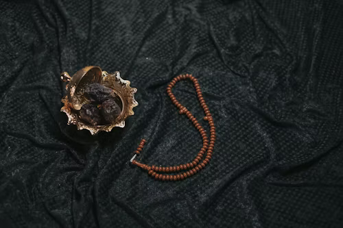 Broken amulet with dark ooze