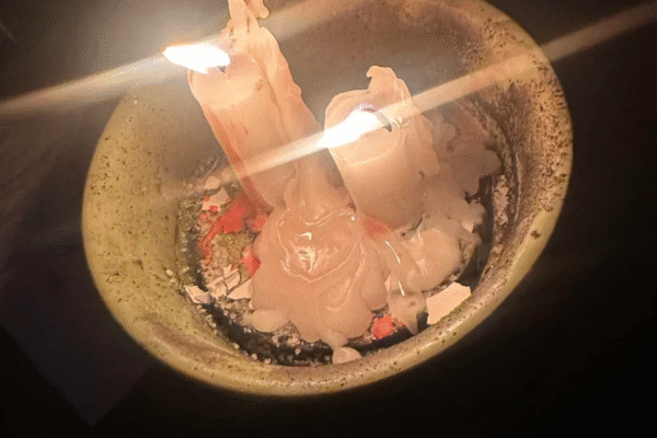 Traditional Mauritian altar setup for the best love spells in Mauritius at sunset