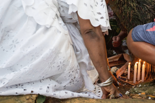 Sangoma in Roodepoort preparing herbal medicine for emotional healing