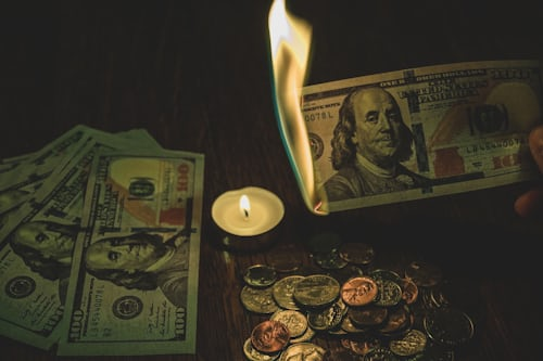 Green candle and cinnamon for money spells that work overnight, using money spell words for wealth