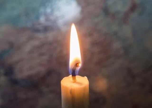 Return Lost Love Spells in Florida (2025 Ultimate Guide) 1 Red and pink candles for love spell ritual to return lost love spells in Florida.
