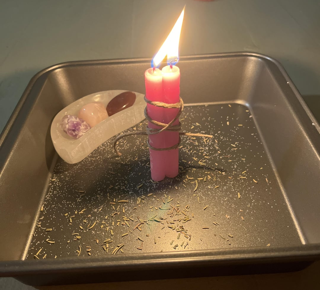 Return Lost Love Spell in Texas ritual with red candle and rose quartz