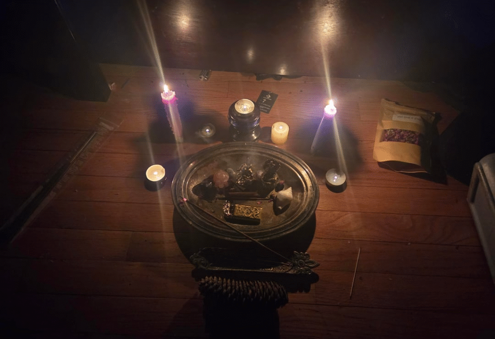 Return lost love spell in Athens candle ritual – A red candle ritual in Athens for a return lost love spell, enhancing relationship energy alignment.
